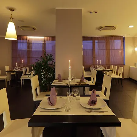 By Ihg ג'נובה