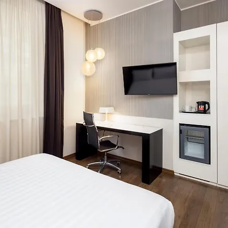 By Ihg