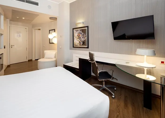 By Ihg Hotel 4*