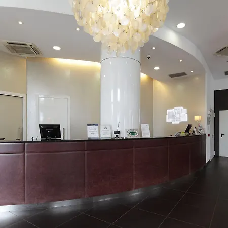 By Ihg