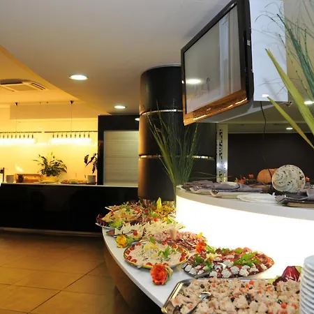 By Ihg 4*