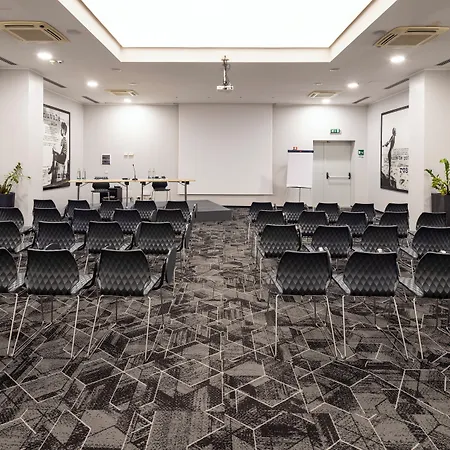 By Ihg Genova
