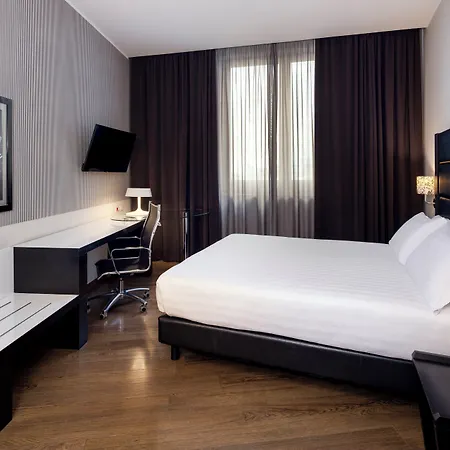 By Ihg Genova