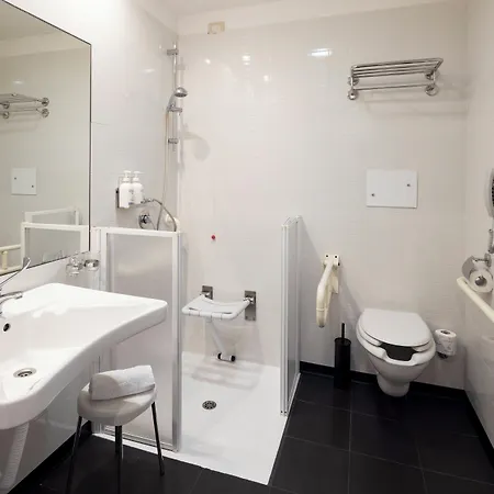 By Ihg Ξενοδοχείο