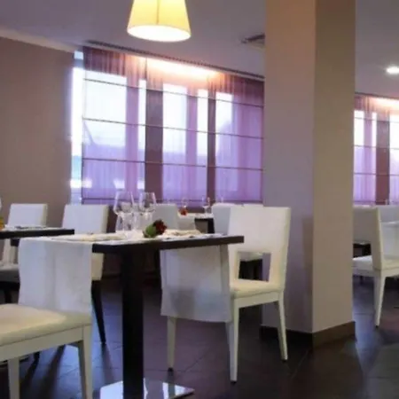 By Ihg
