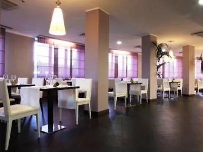 Hotel By Ihg