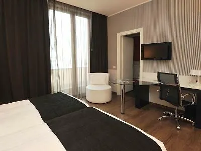 ホリデー ジェノア シティ 4* ジェノヴァ