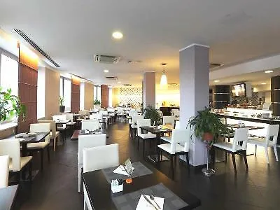 By Ihg