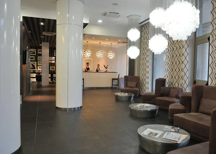 Hotel By Ihg 4*