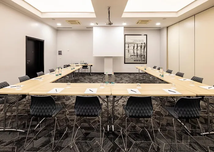 By Ihg Génova
