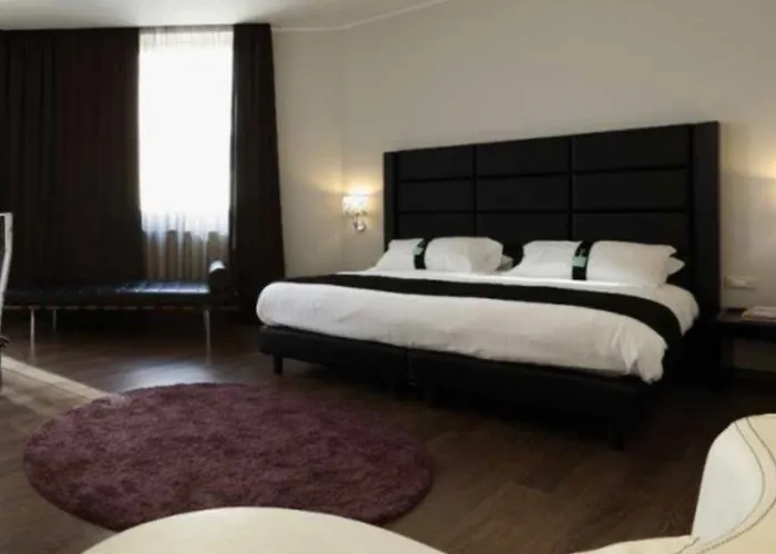 Hotel By Ihg