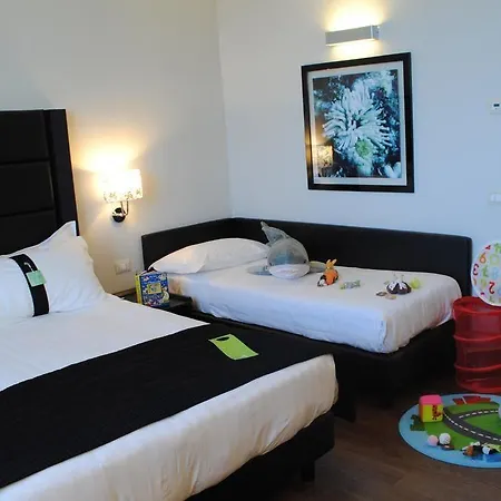 By Ihg 4* Генуя