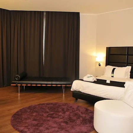 By Ihg 4*