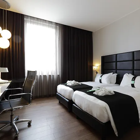 By Ihg Отель Генуя