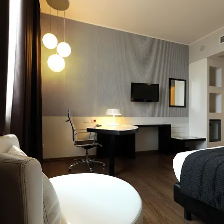 By Ihg 4*