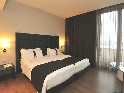 By Ihg