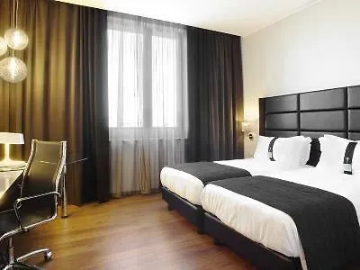 By Ihg Отель Генуя
