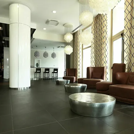 By Ihg 4*