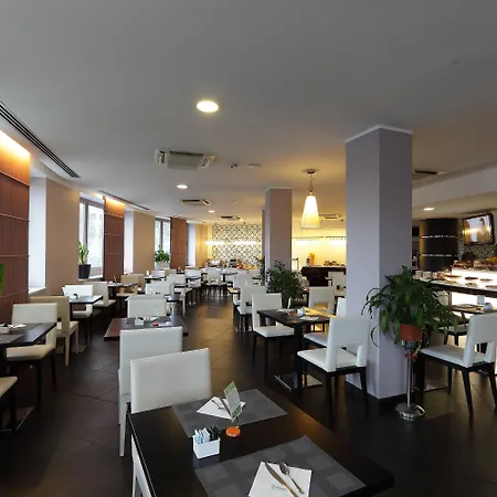 By Ihg Genova